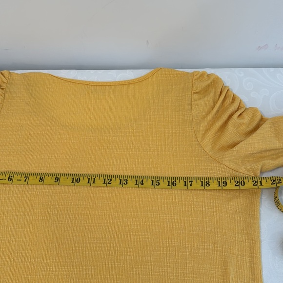 🌟3/$15🌟 Max Studio Ruched Sleeve Top. Size L. - Picture 9 of 12